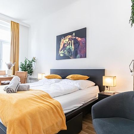 Explore Vienna: 1Br Retreat Near Westbahnhof מראה חיצוני תמונה