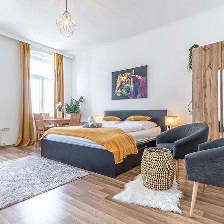 Explore Vienna: 1Br Retreat Near Westbahnhof מראה חיצוני תמונה