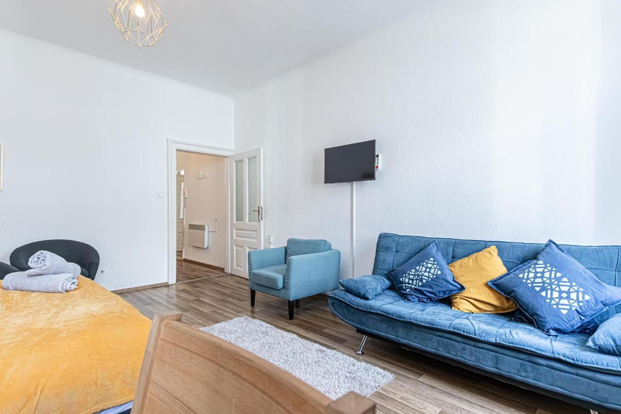 Explore Vienna: 1Br Retreat Near Westbahnhof מראה חיצוני תמונה