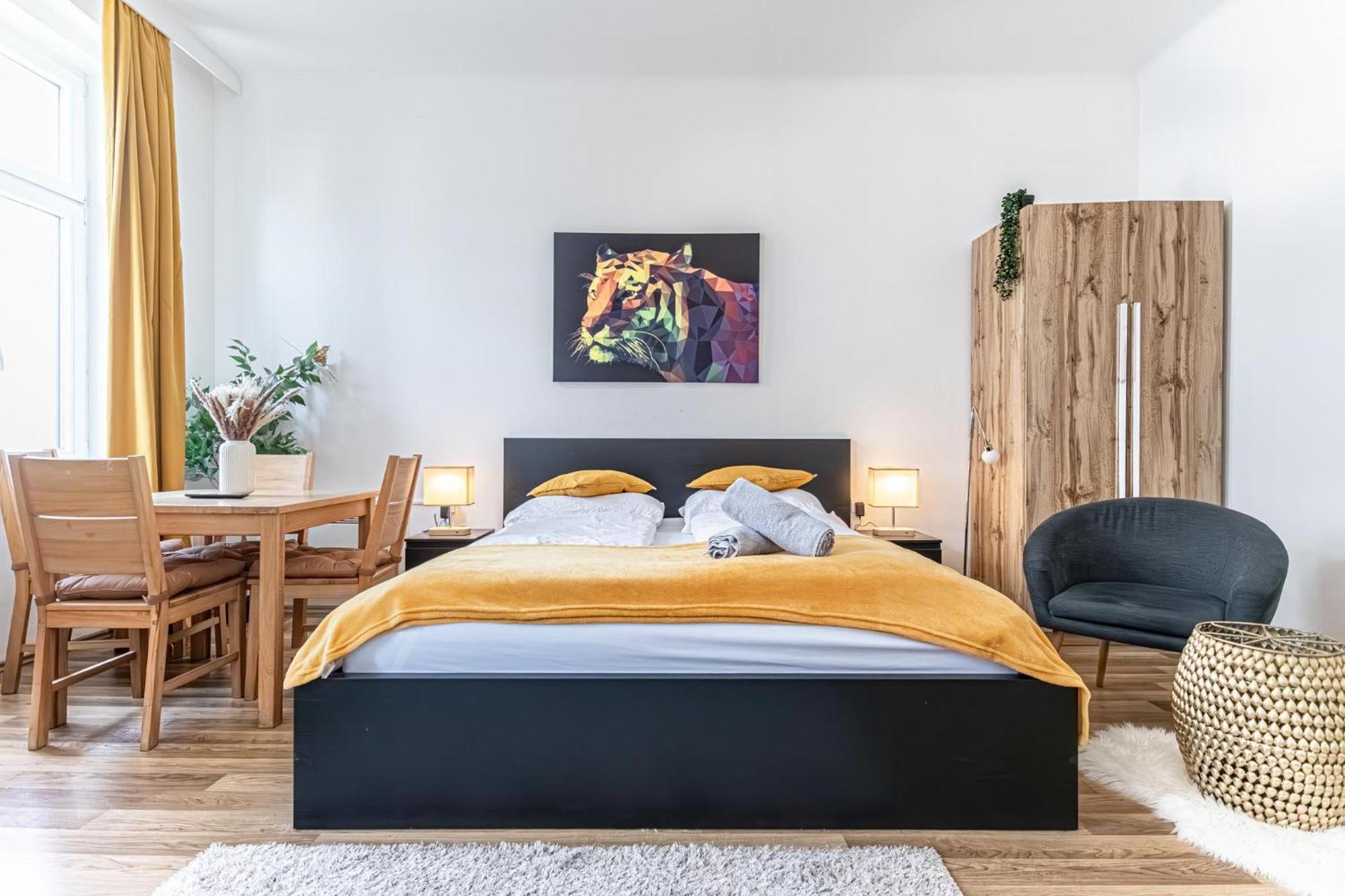 Explore Vienna: 1Br Retreat Near Westbahnhof מראה חיצוני תמונה