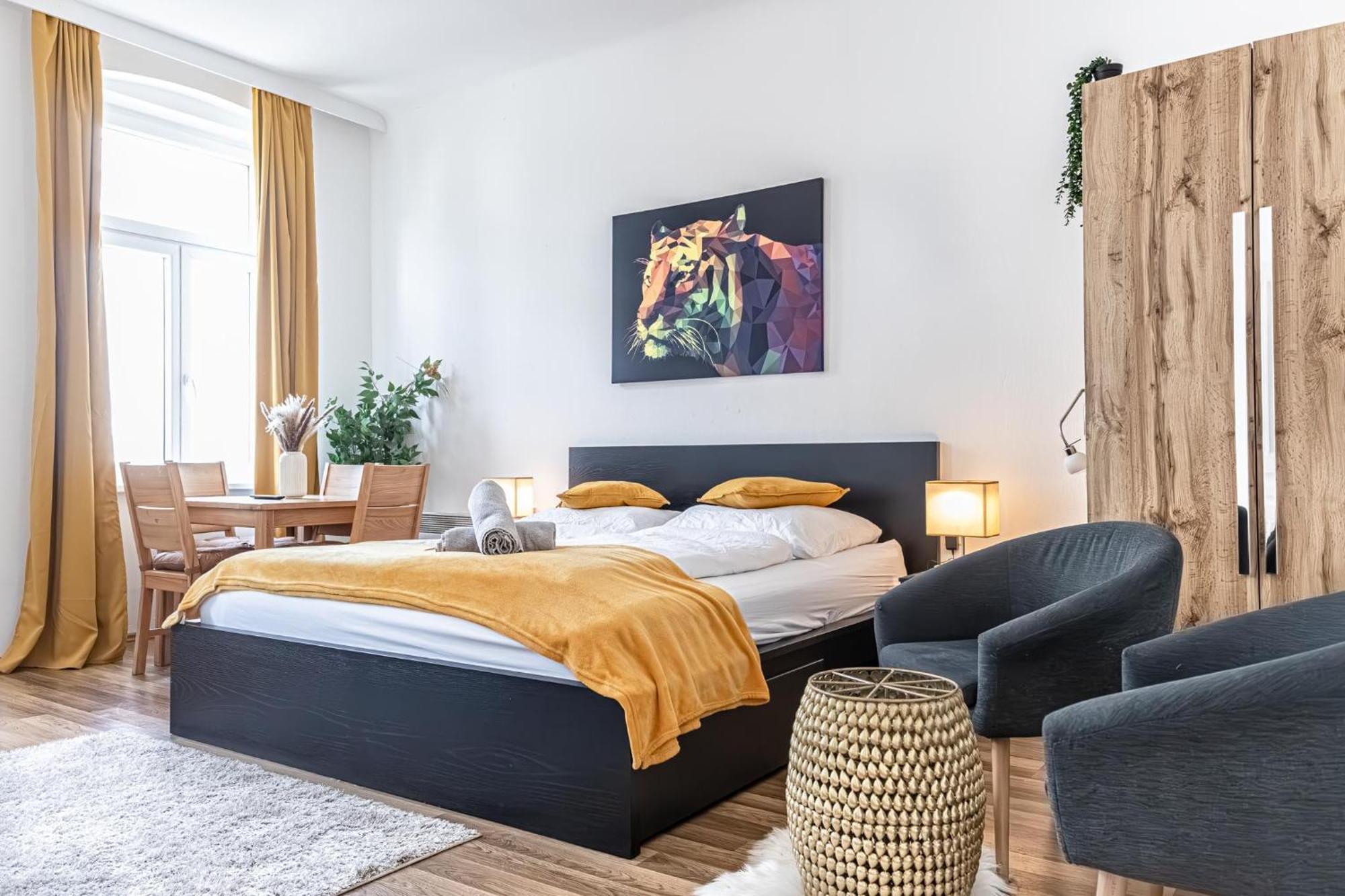 Explore Vienna: 1Br Retreat Near Westbahnhof מראה חיצוני תמונה