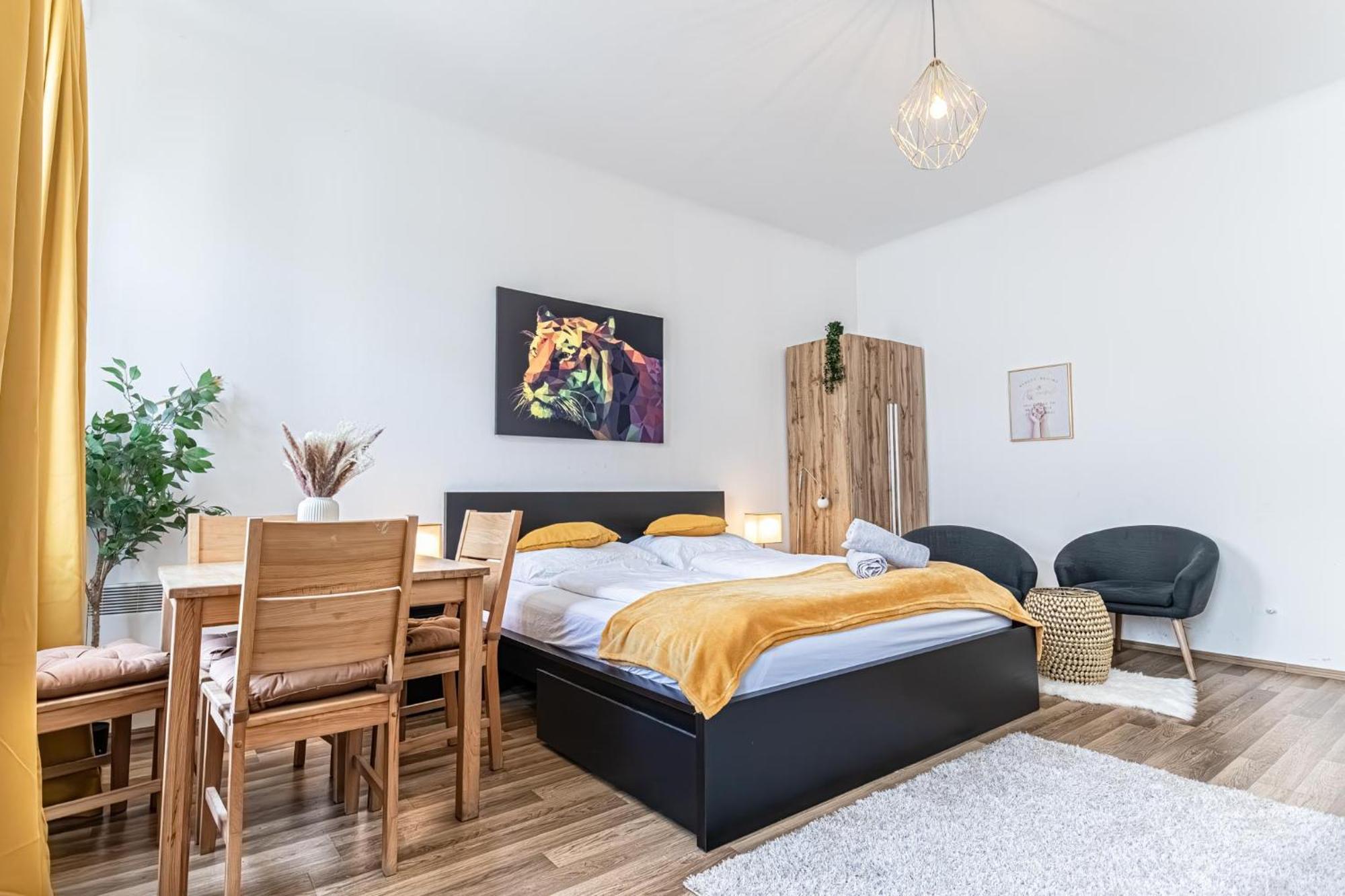 Explore Vienna: 1Br Retreat Near Westbahnhof מראה חיצוני תמונה