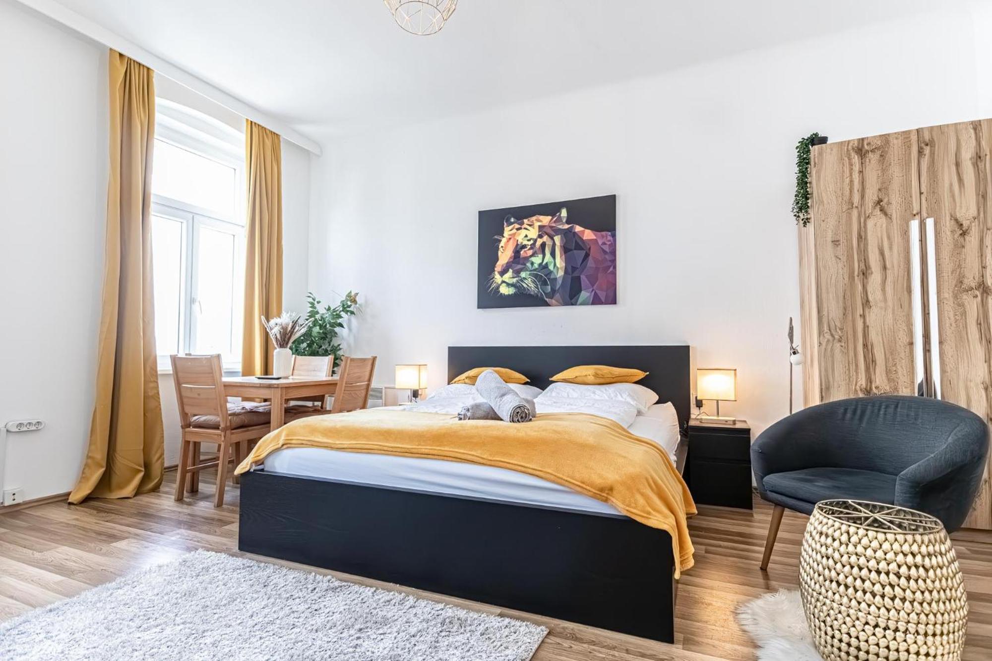 Explore Vienna: 1Br Retreat Near Westbahnhof מראה חיצוני תמונה