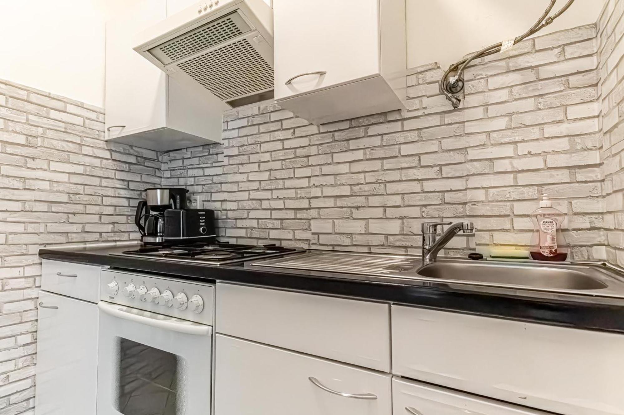 Explore Vienna: 1Br Retreat Near Westbahnhof מראה חיצוני תמונה
